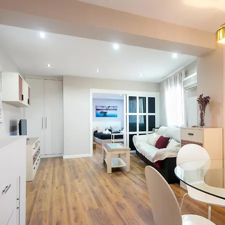 Apartup Naranjos شقة